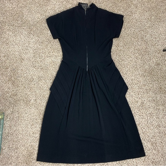 Vintage 1940’s beaded collar black dress with peplum - Picture 6 of 14